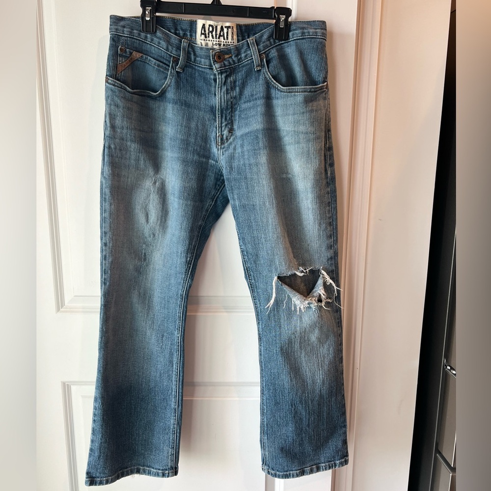 Ariat Men's Distressed Blue Denim Jeans. 33 waist, 30 length